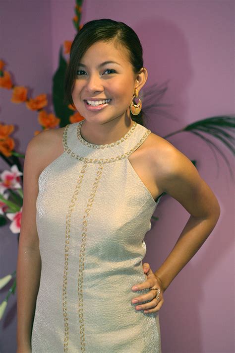 SITTI NAVARRO .